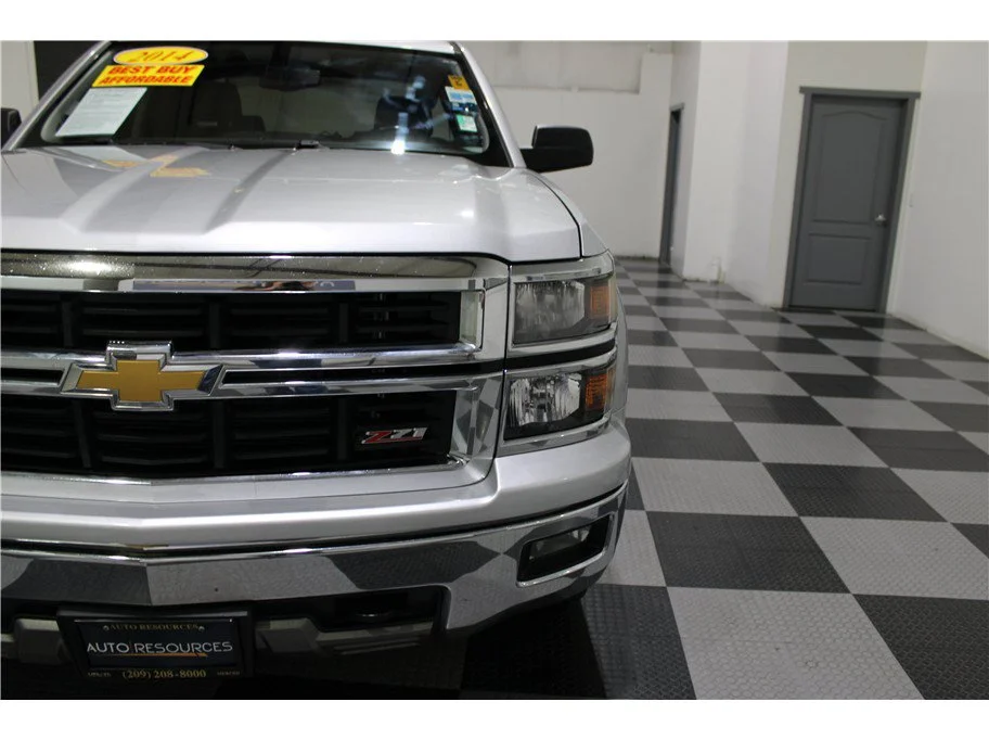Used 2014 Silver Ice Metallic Chevrolet LT image 8