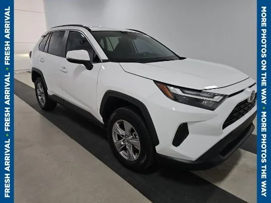 Used 2025 White Toyota XLE image 1