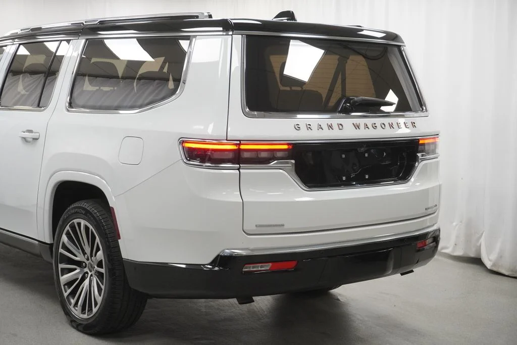 Used 2023 White Jeep Series III image 27
