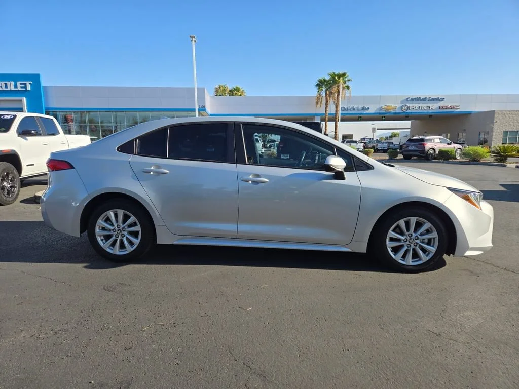 Used 2024 Classic Silver Me Toyota LE image 7
