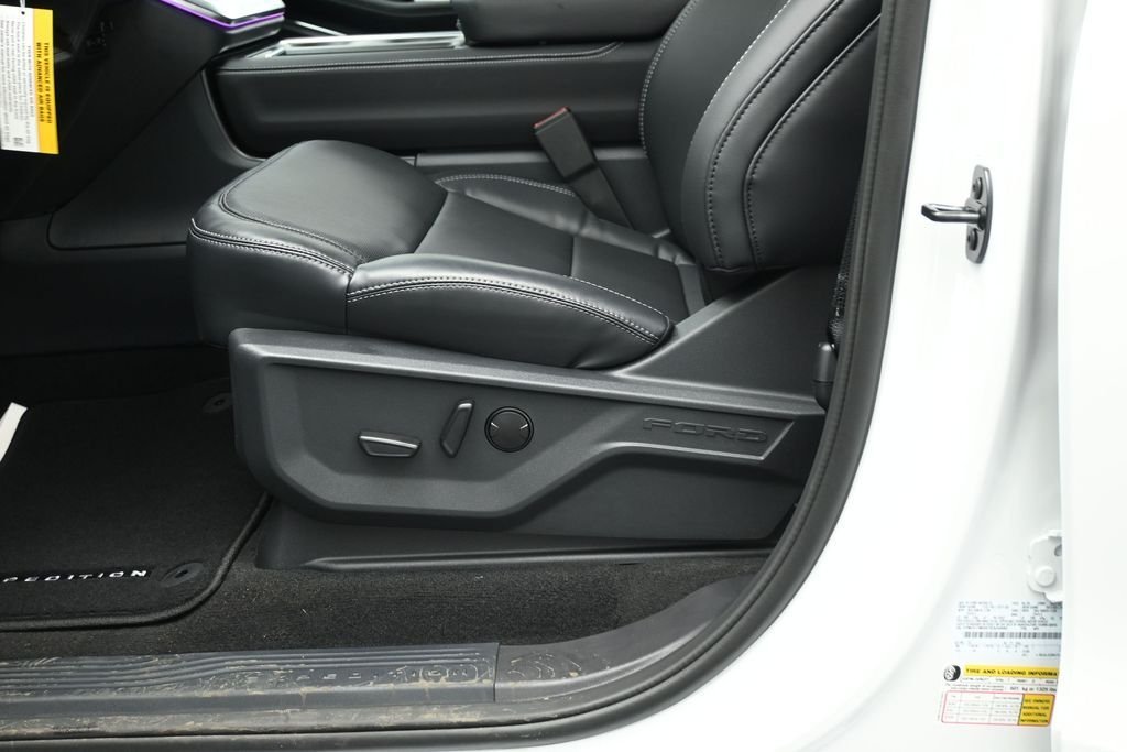 New 2026 Oxford White Ford Platinum image 8