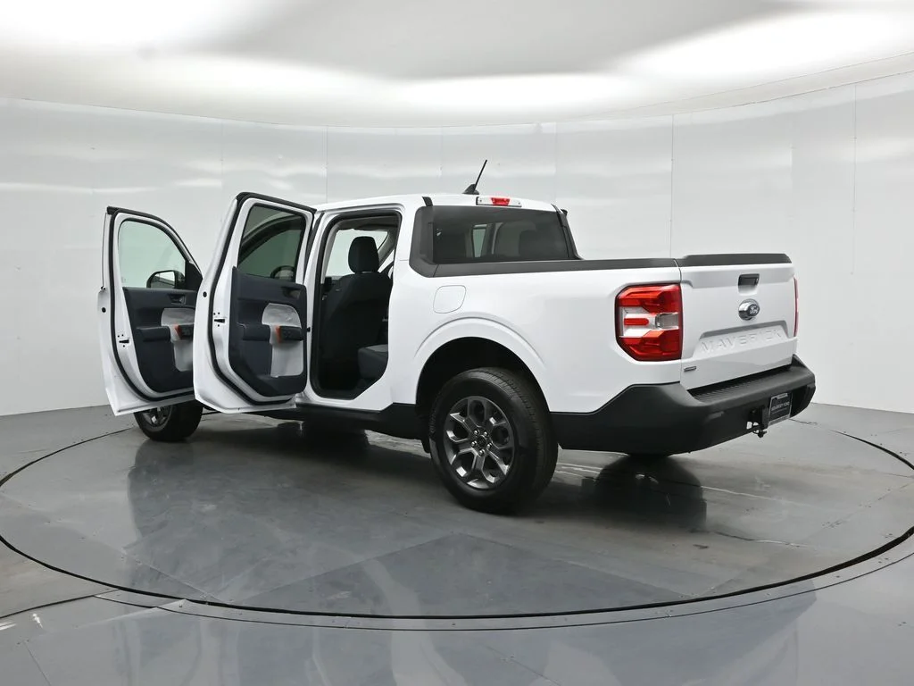 Certified Used 2023 White Ford XLT image 30