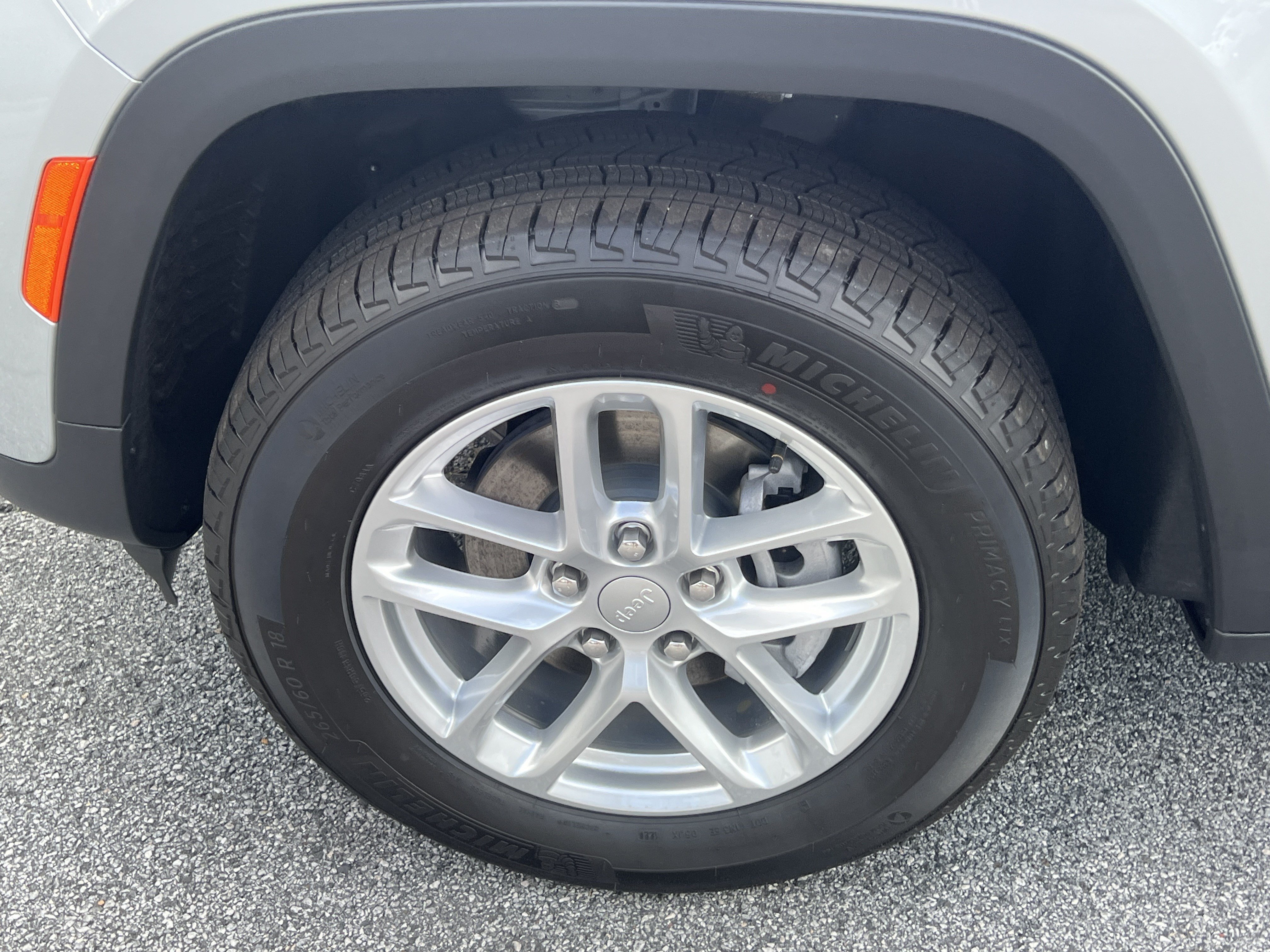 New 2026 Silver Zynith Exterior Paint Jeep Laredo image 14