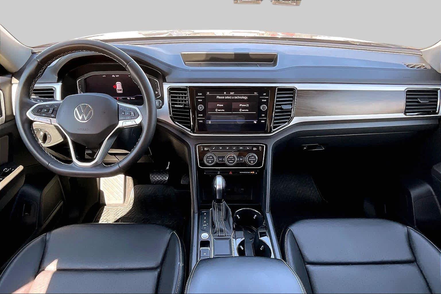 Used 2023 Tourmaline Blue Metallic Volkswagen 3.6L V6 SE w/Technology image 16