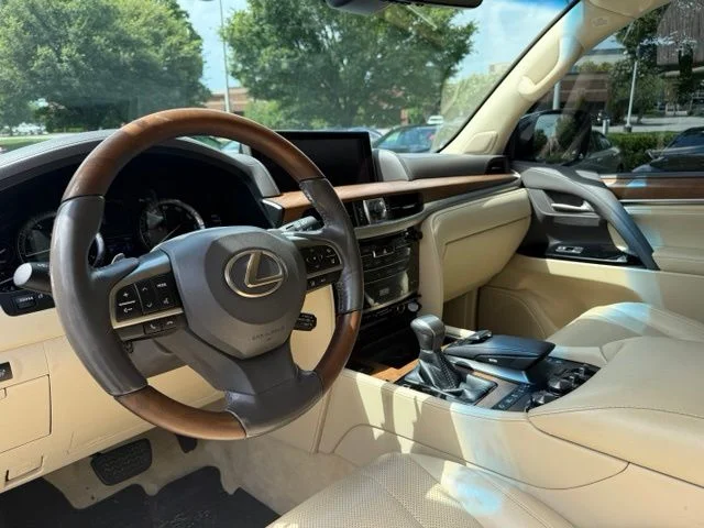 Used 2017  Lexus 570 image 7
