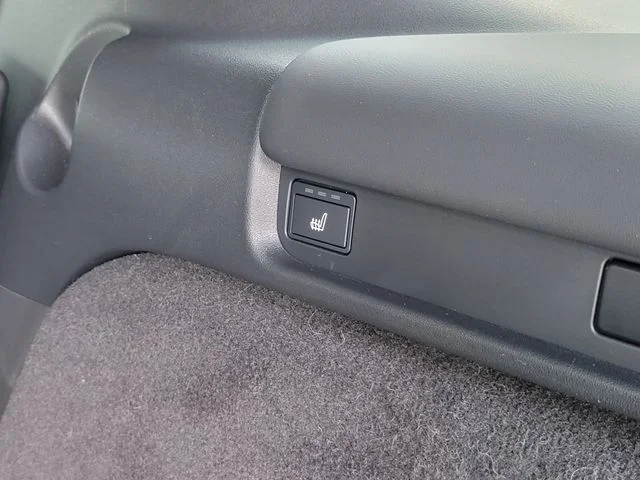 Used 2025 Fuji White Land Rover Dynamic SE image 15