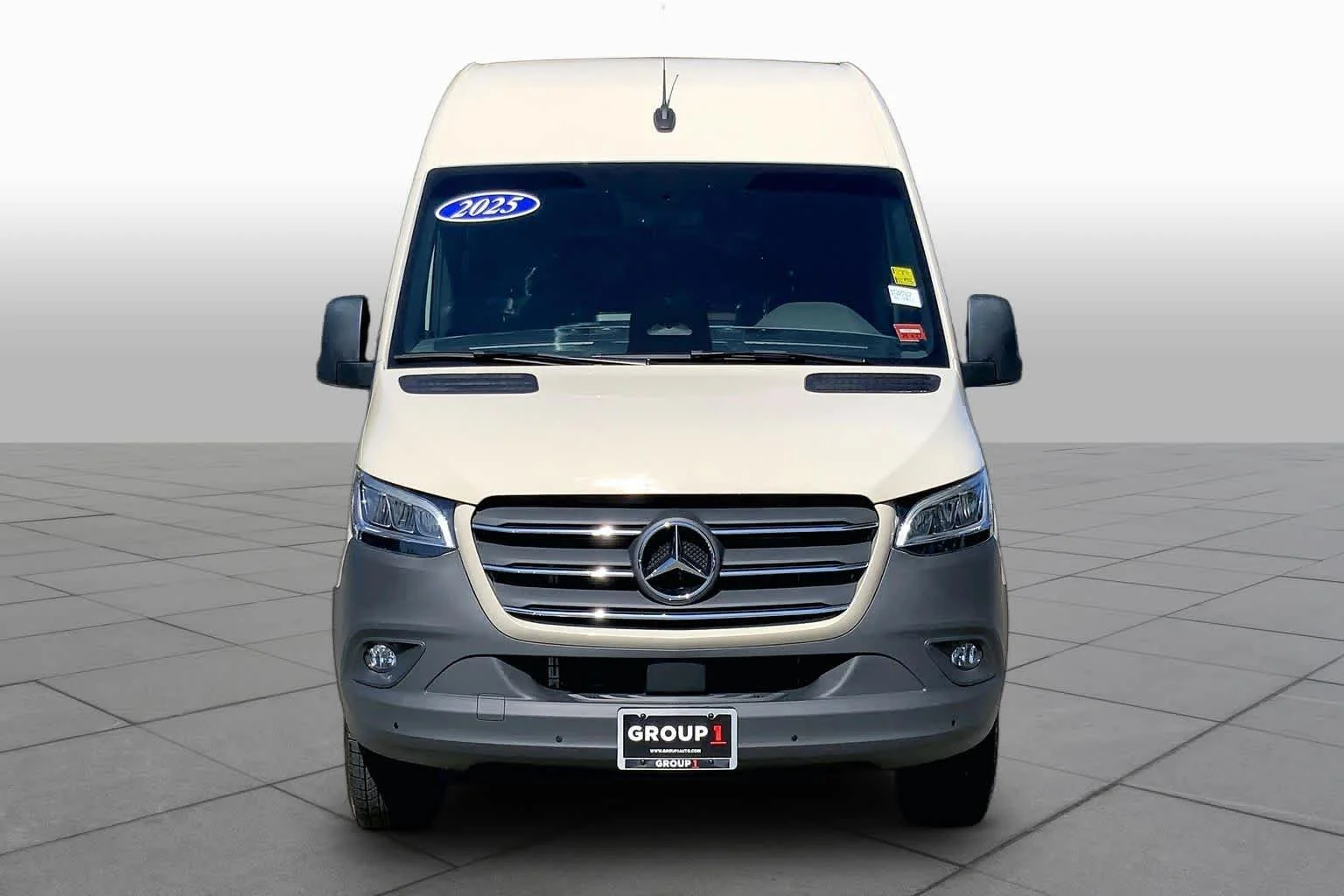 Used 2025 Pebble Grey Mercedes-Benz  image 4