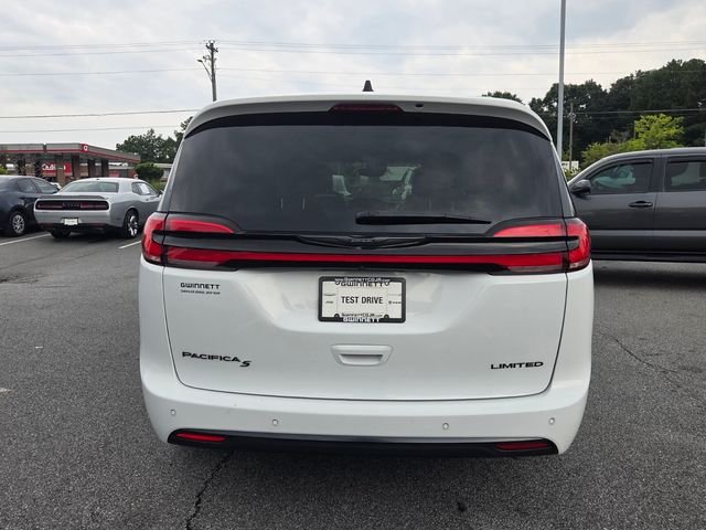 Used 2025 White Chrysler Limited image 7
