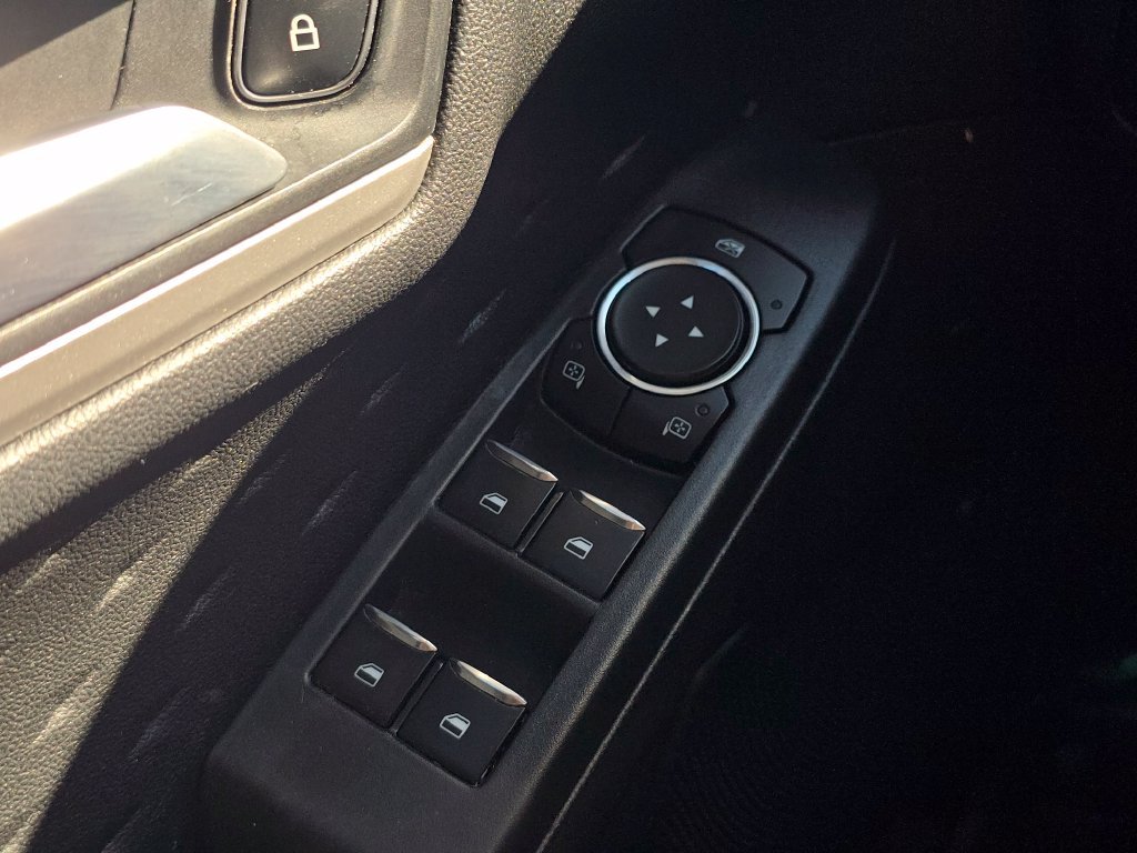 Used 2020 Blue Ford SE image 27