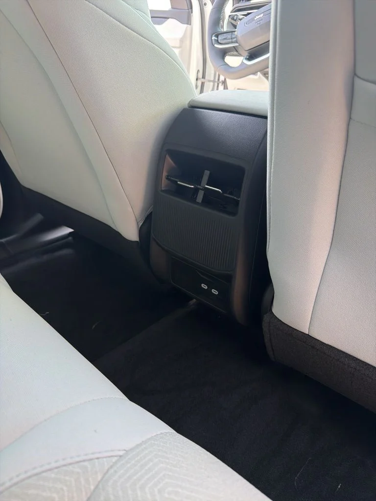 New 2026 Bright White Clear-Coat Exterior Paint Jeep Laredo image 31