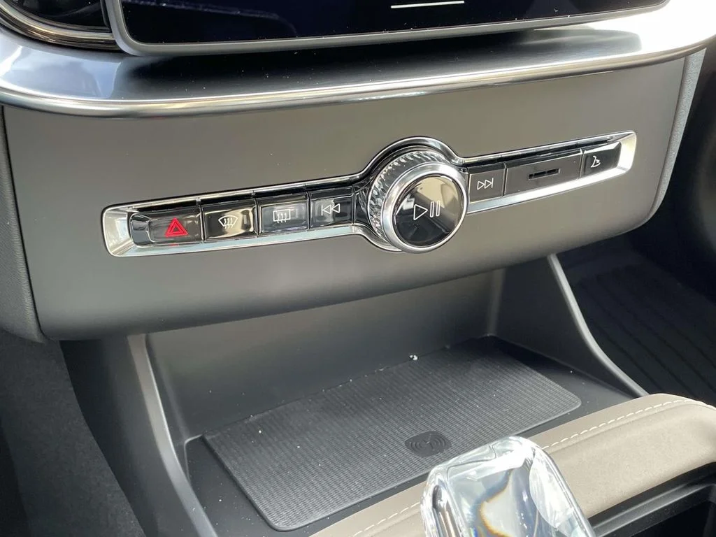 New 2026 Crystal White Volvo Plus image 18