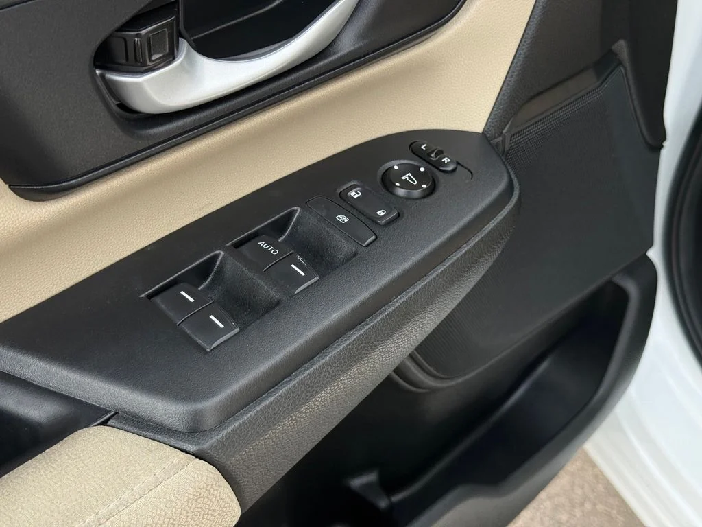 Used 2019  Honda LX image 7