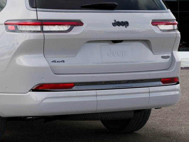 New 2026 White Jeep Summit image 13