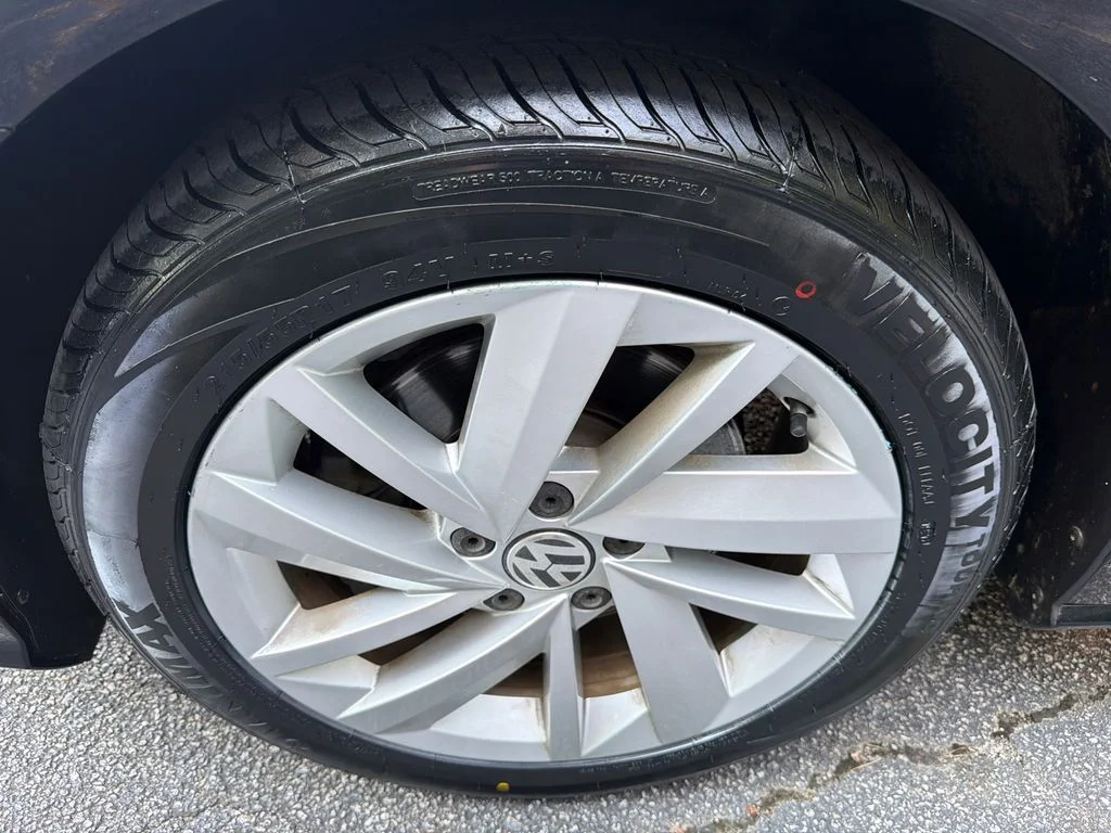 Used 2018 Black Volkswagen 2.0T SE image 11