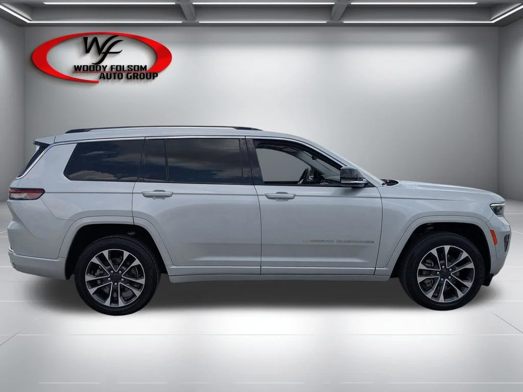 Used 2021 Silver Jeep Overland image 2