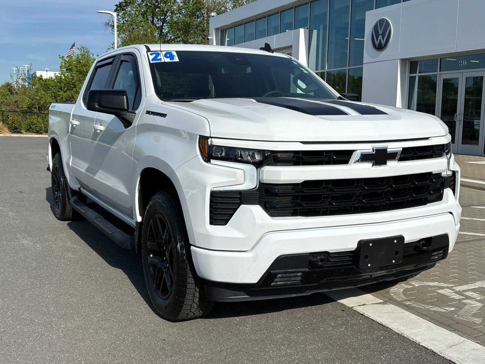 Used 2024 Summit White Chevrolet RST image 7