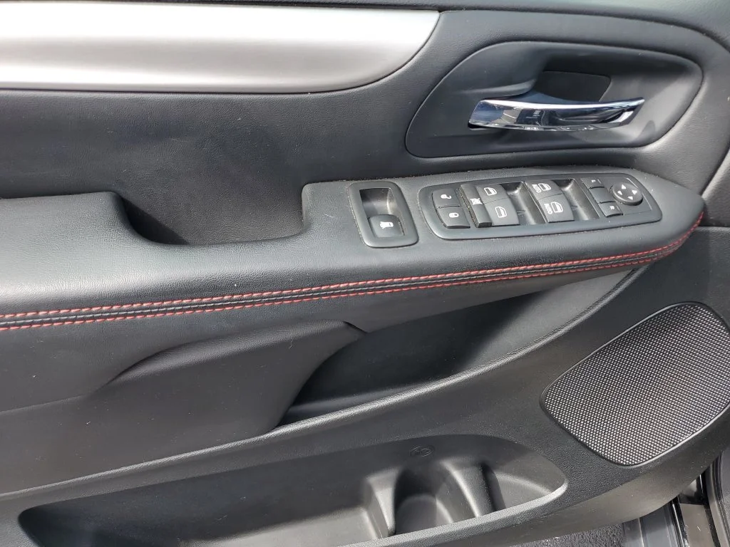 Certified Used 2016 Black Dodge R/T image 20