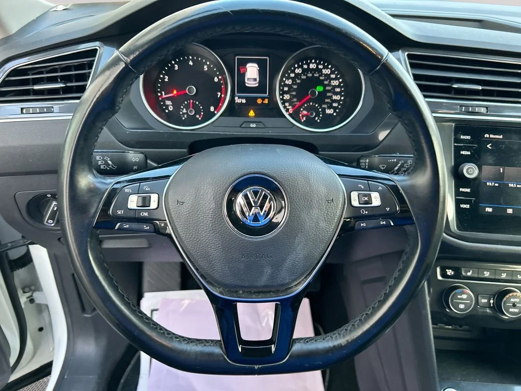 Used 2018 White Volkswagen 2.0T SE image 30