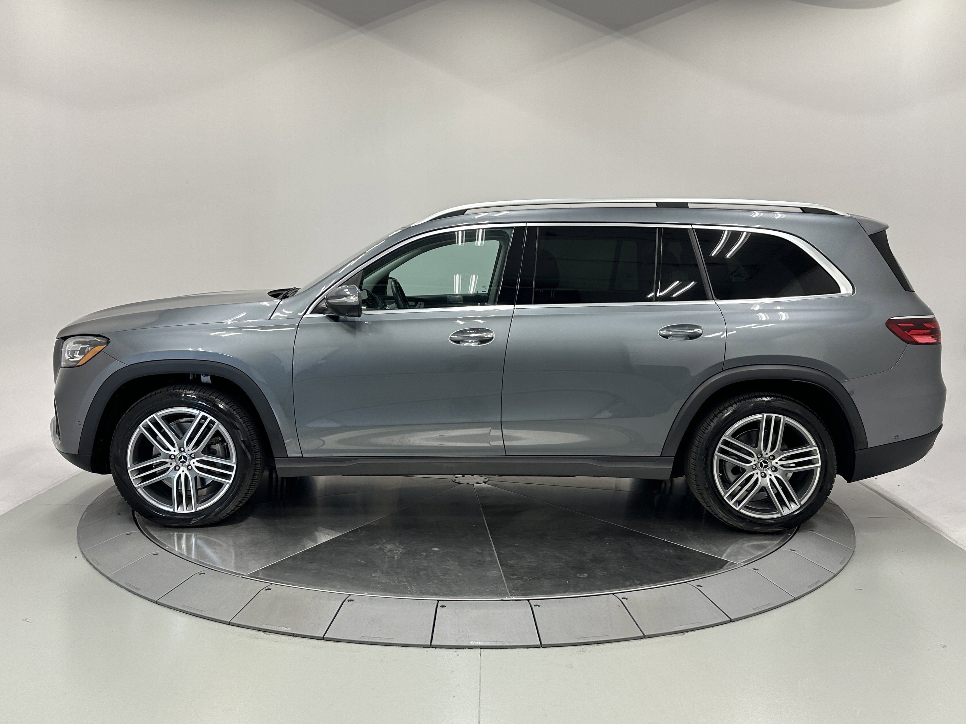 Certified Used 2024 Gray Mercedes-Benz GLS 450 image 5