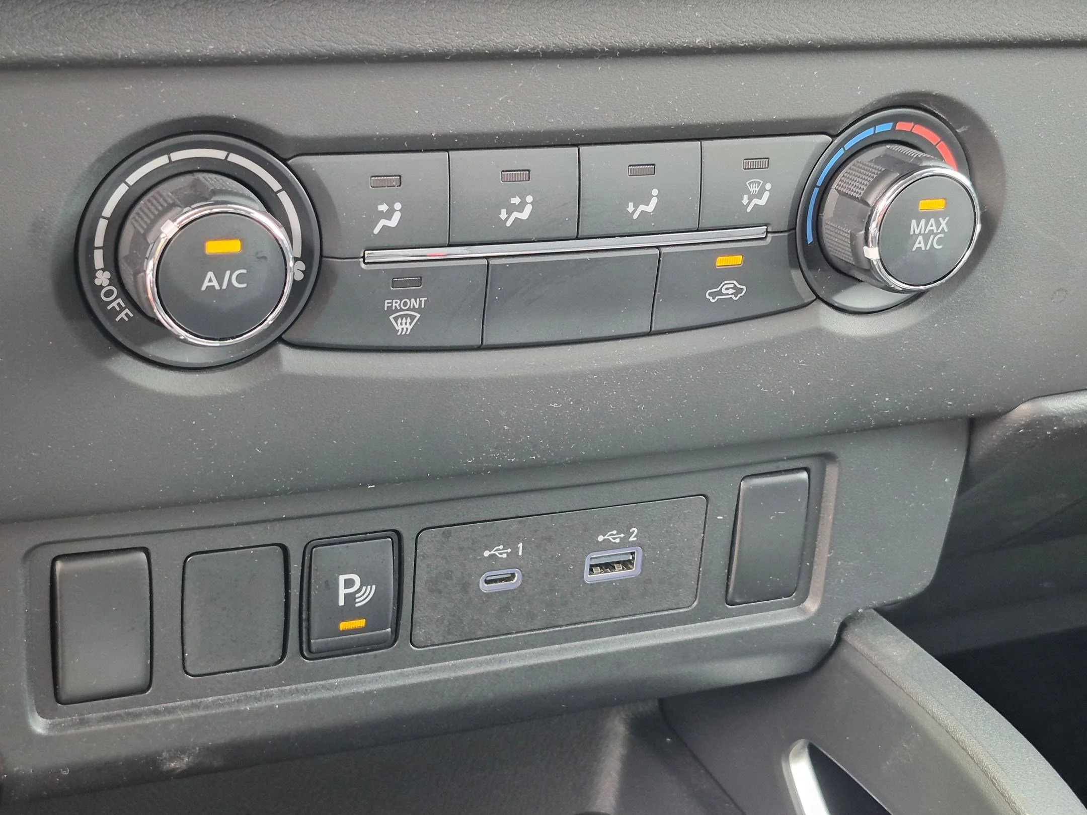 Used 2025 Glacier White Nissan SV image 19
