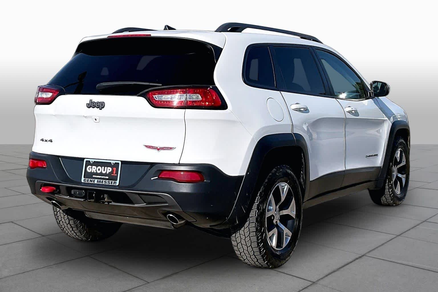 Used 2016 Bright White Clearcoat Jeep Trailhawk image 13