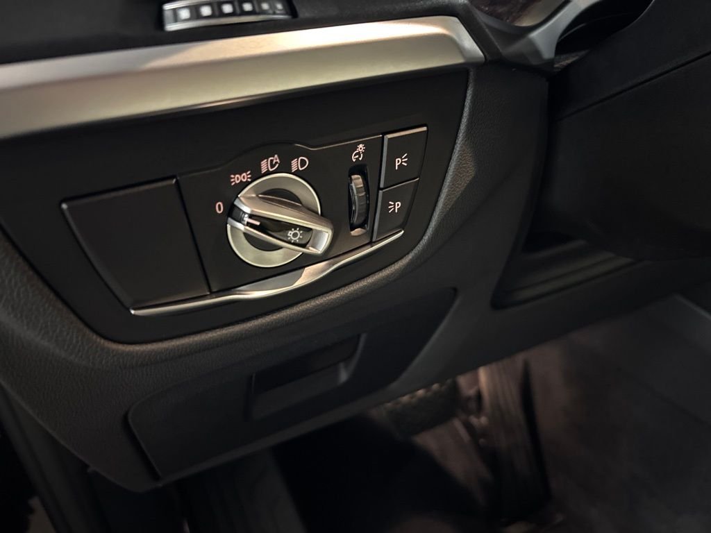 Used 2024 Black BMW xDrive30i image 14