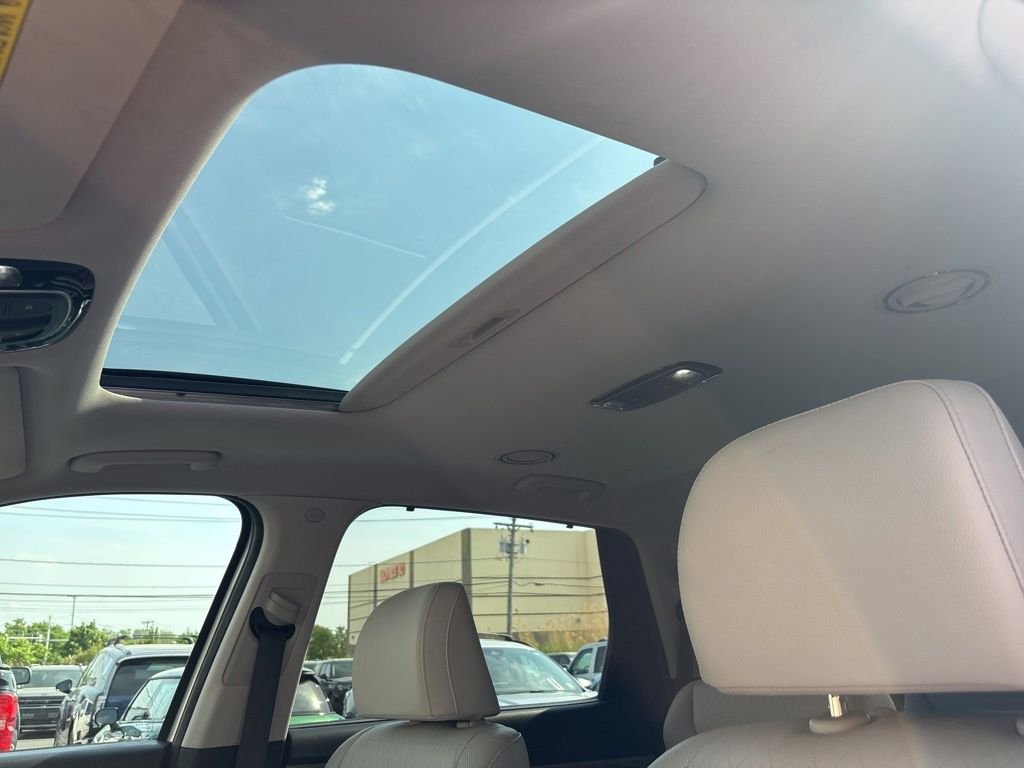 Used 2022 Silver Hyundai SEL image 18