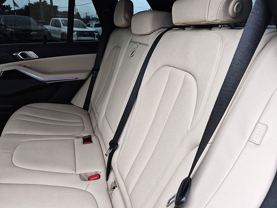 Used 2021 Alpine White BMW xDrive40i image 30