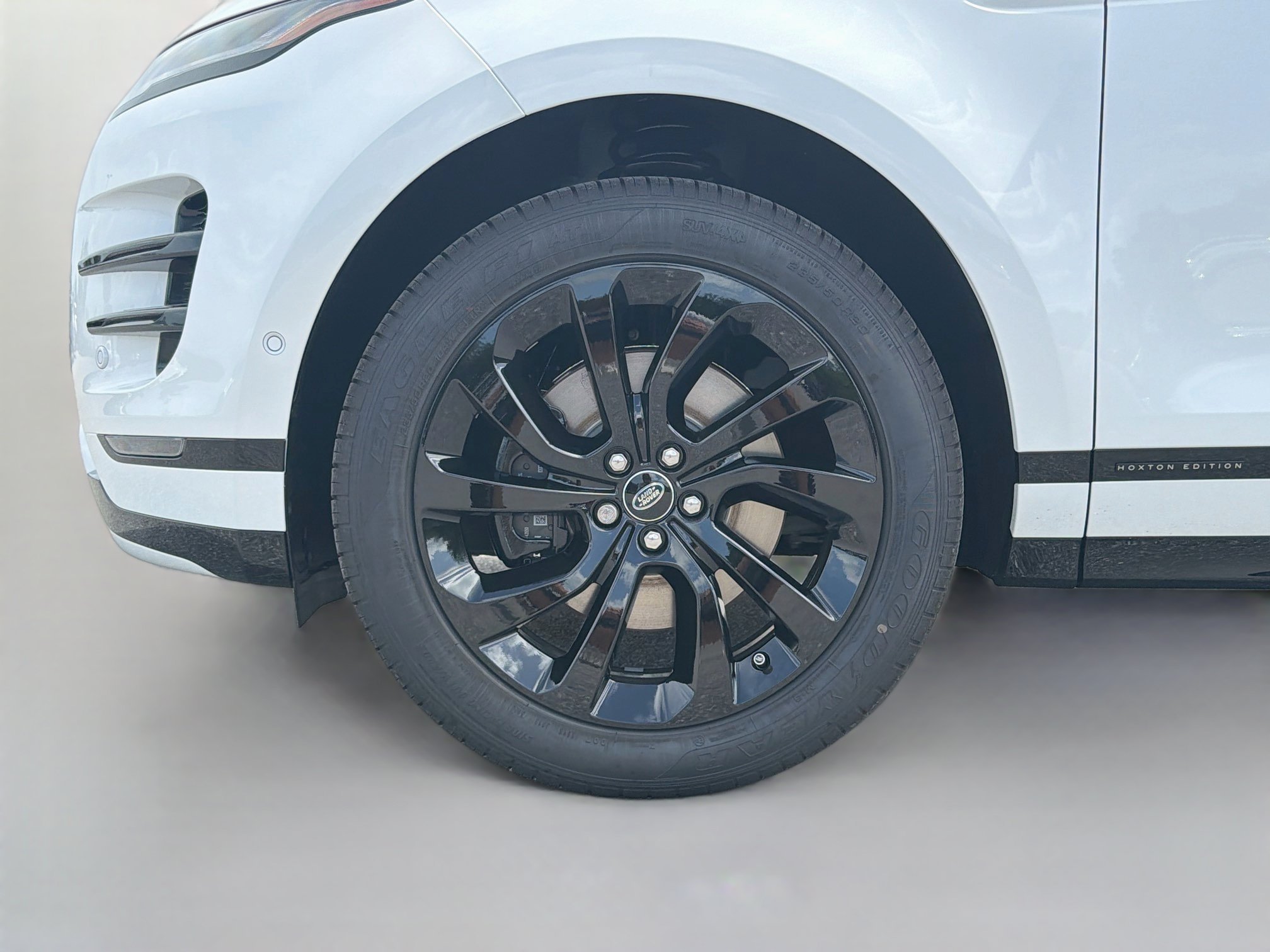 New 2026 Ostuni Pearl White Land Rover Hoxton Edition image 41