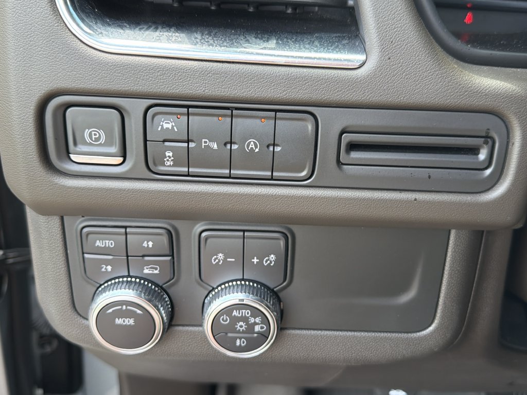2023 GMC Yukon SLT - Photo 34