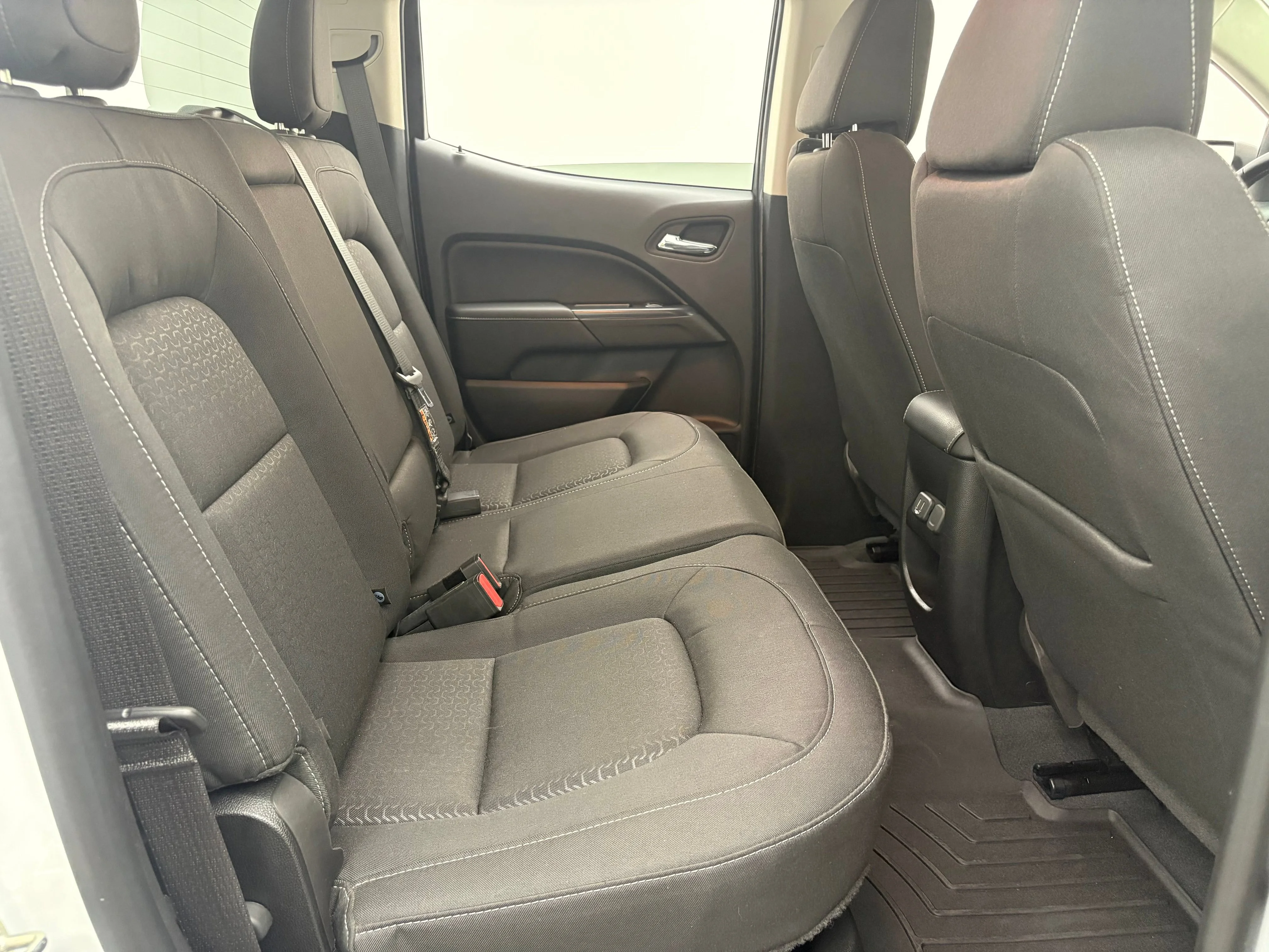 Used 2020 SUMMIT WHITE GMC 4WD SLE image 30