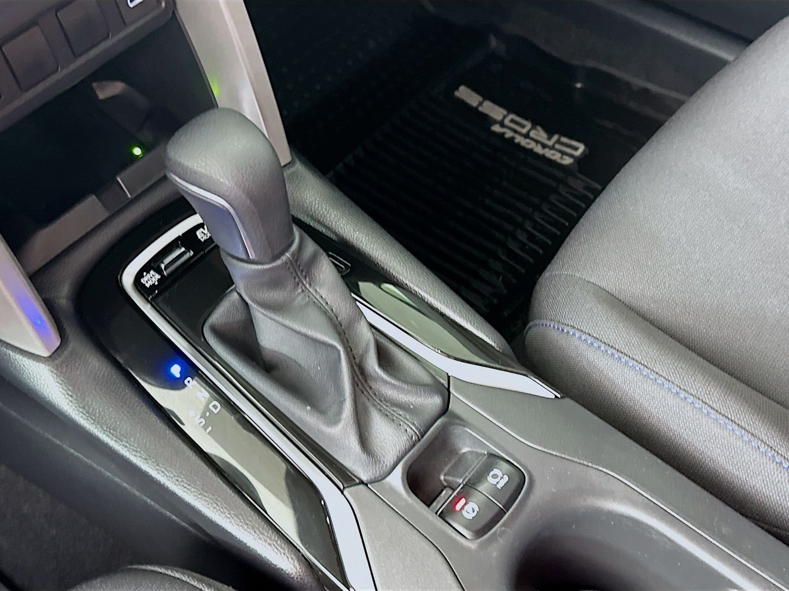 Used 2024 Pearl Toyota Hybrid SE image 17