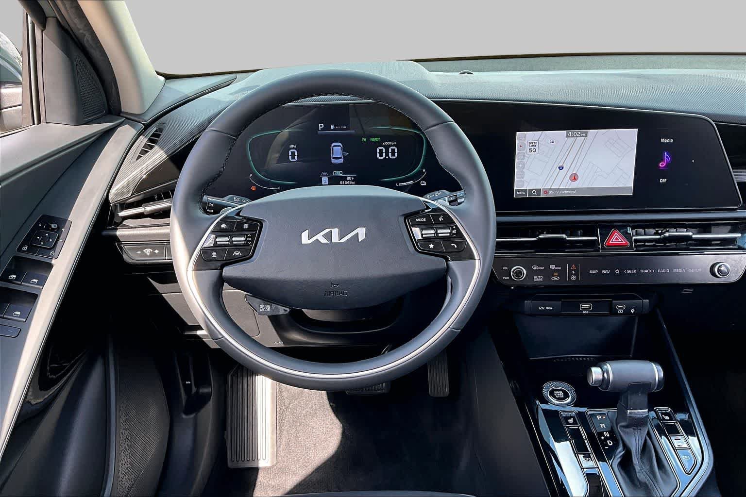 Used 2023 Cityscape Green Kia EX image 11