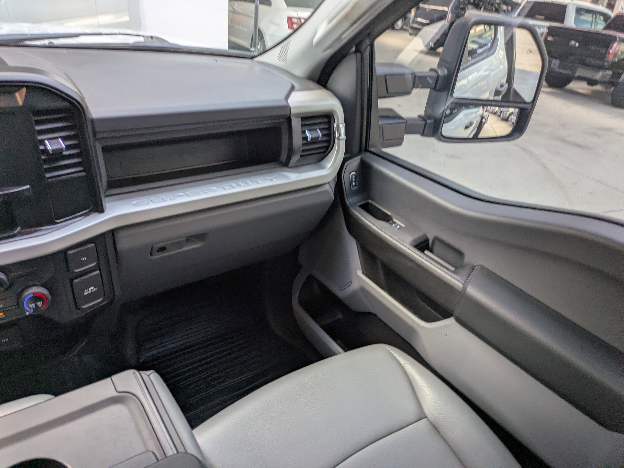 Used 2024 Oxford White Ford XL image 18