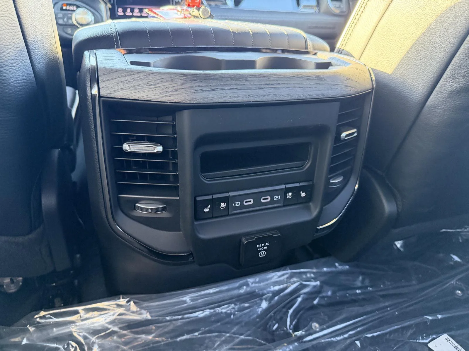 New 2026 Diamond Black Crystal Pearl-Coat Exterior Paint RAM Limited image 10