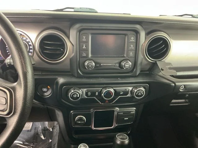 Used 2019  Jeep Sport image 17