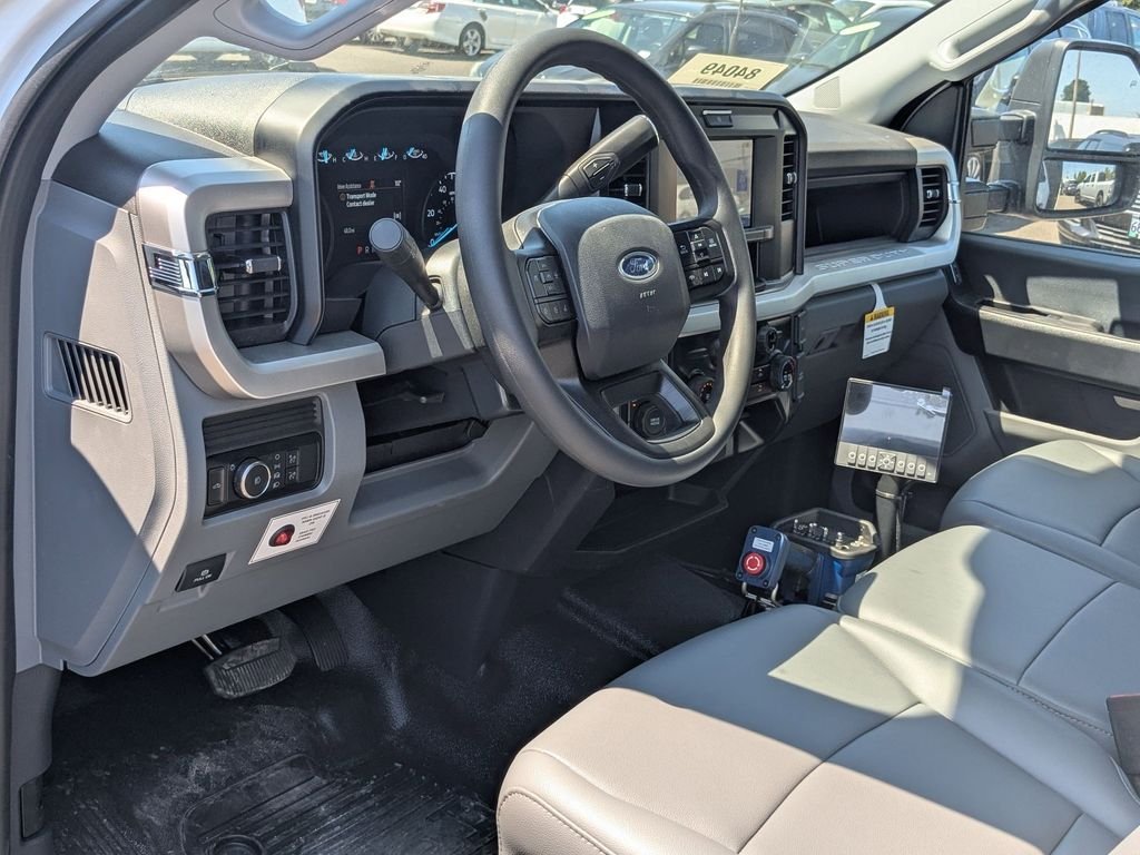 2025 Ford F-550 Super Duty Chassis Cab XL - Photo 9