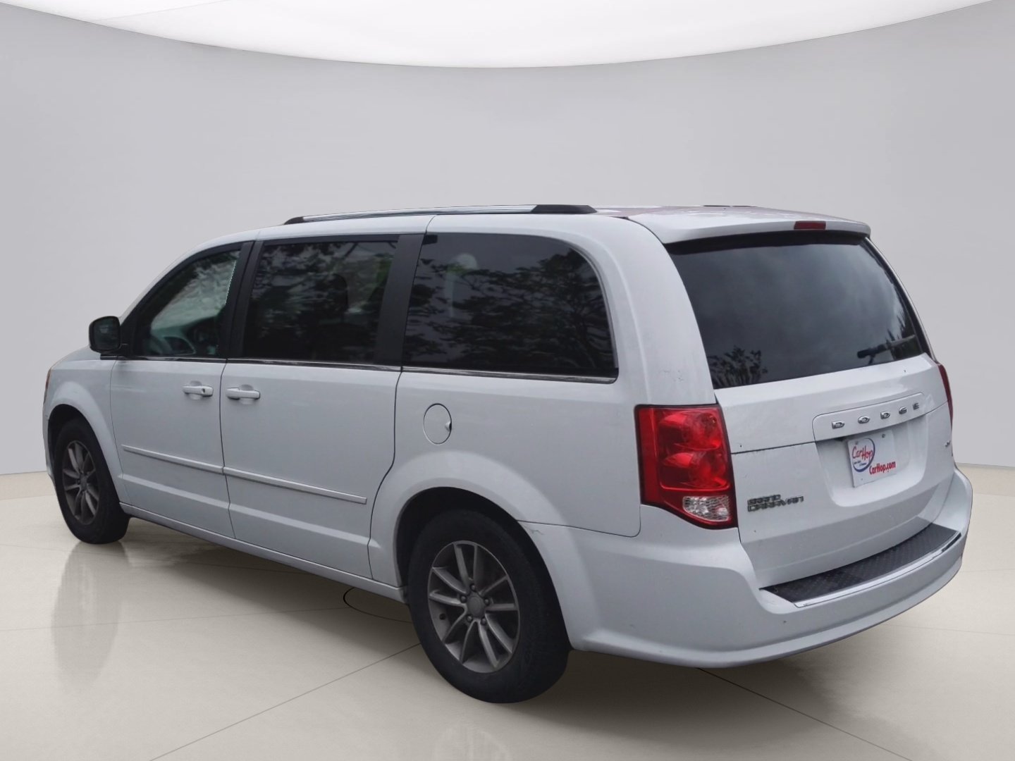 Used 2015 White Dodge SXT image 3