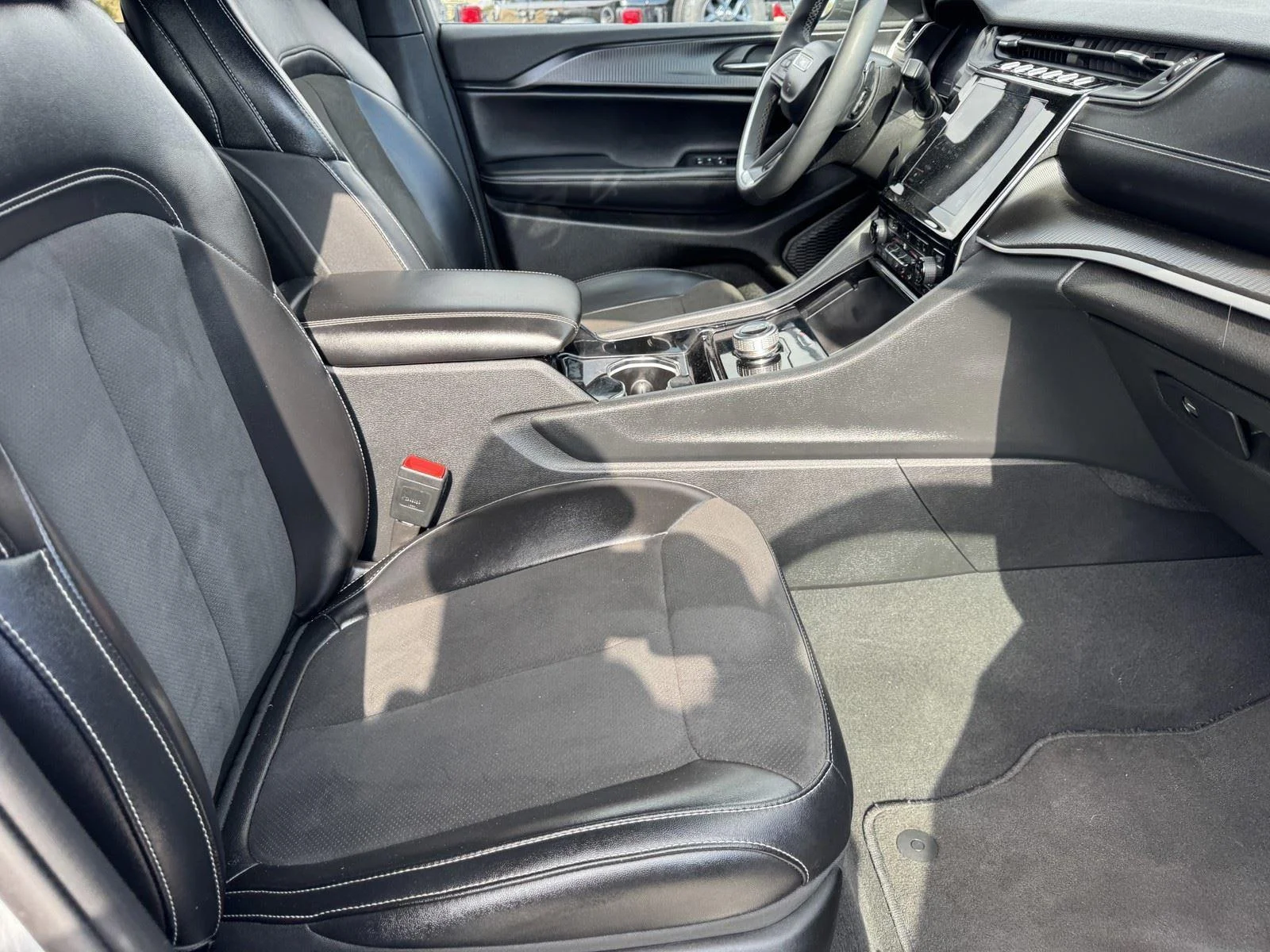 Used 2023 Silver Zynith Jeep Altitude image 8