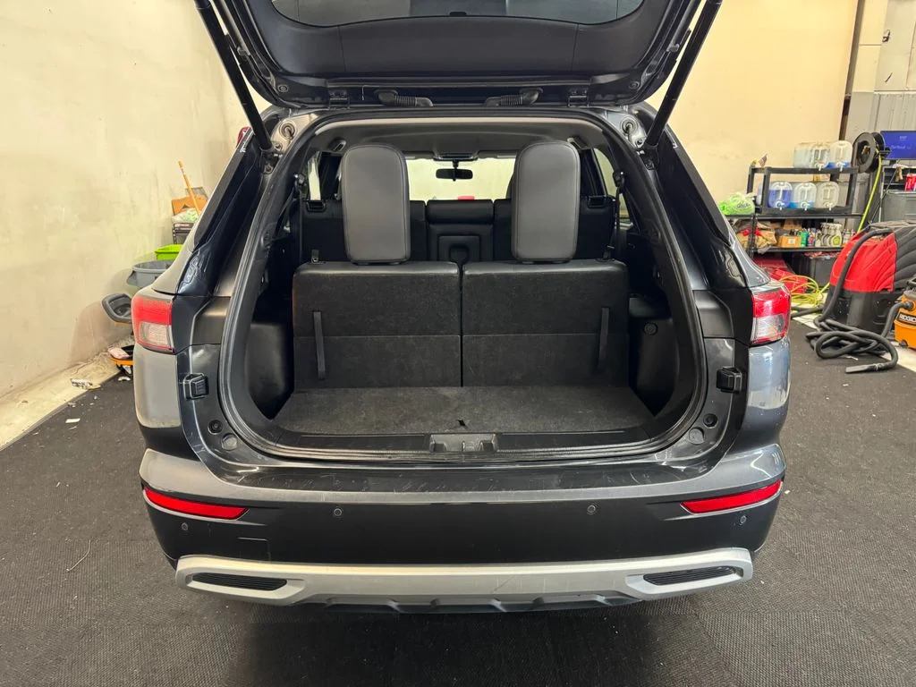 Used 2024 Gray Mitsubishi SE image 6