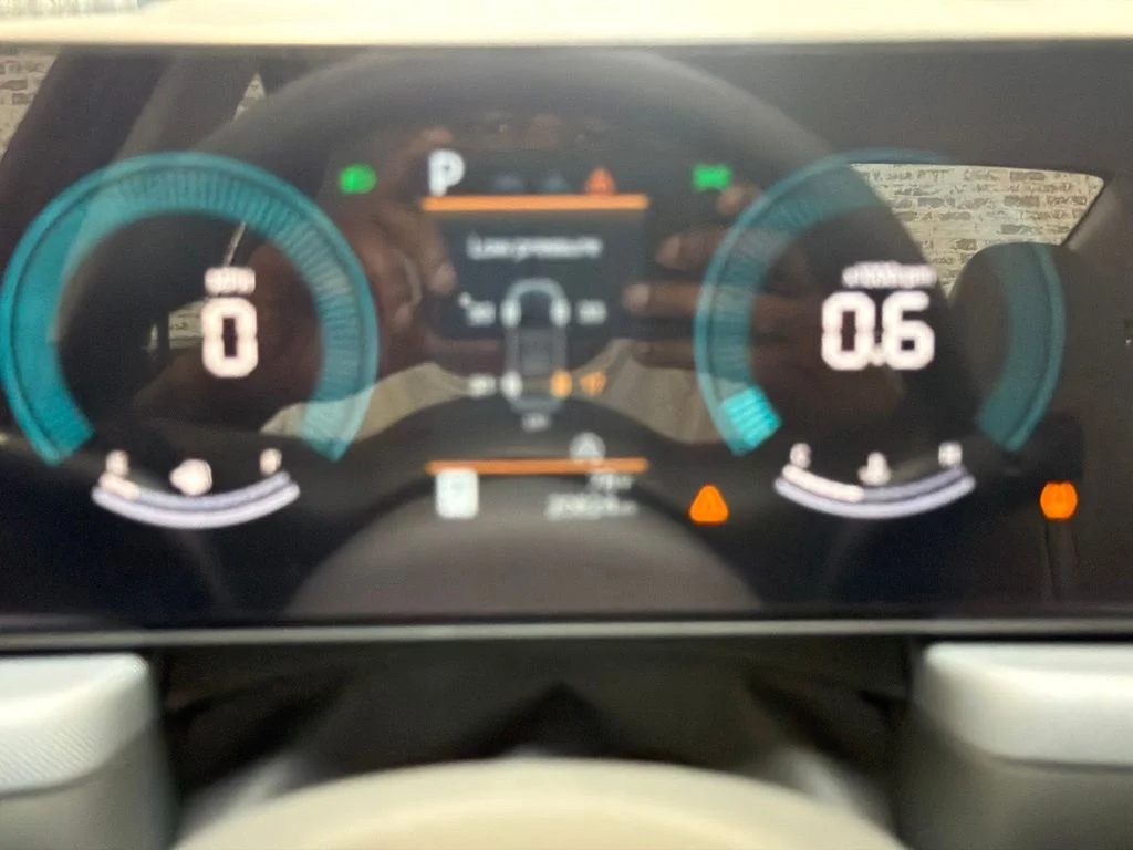 Used 2025 Abyss Black Hyundai SE image 24