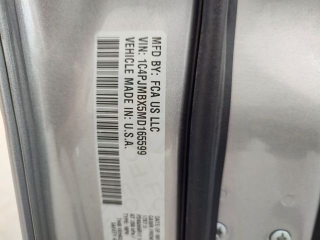 Used 2021 Silver Jeep Trailhawk image 11
