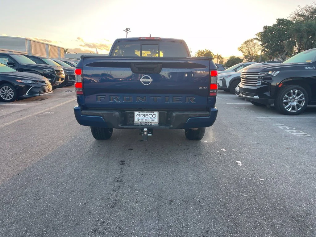 Used 2022 Blue Nissan SV image 4