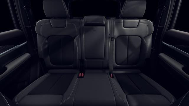 New 2026 Diamond Black Crystal Pearl-Coat Exterior Paint Jeep Laredo Altitude image 55
