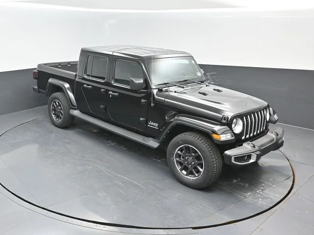 Certified Used 2022 Black Clearcoat Jeep Overland image 16