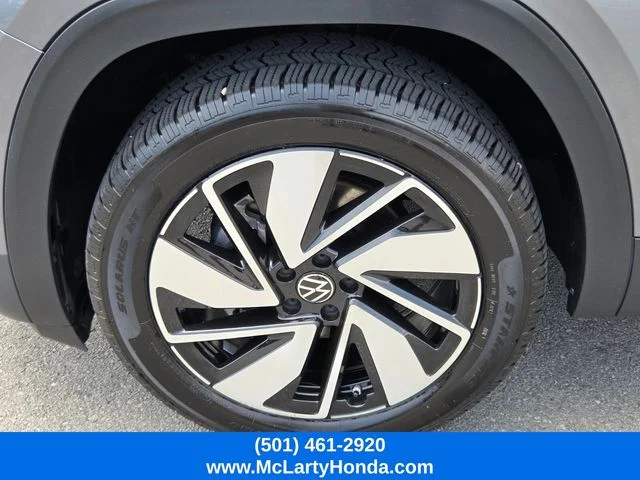 Used 2024 Gray Volkswagen 2.0T SE w/Technology image 19