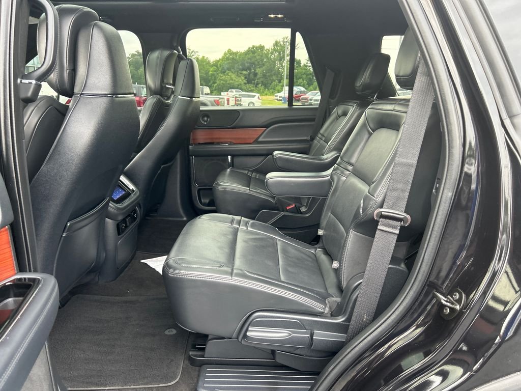 Used 2022 Black Lincoln Reserve image 12