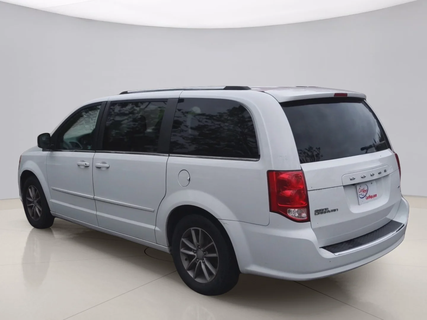 Used 2015 White Dodge SXT image 3
