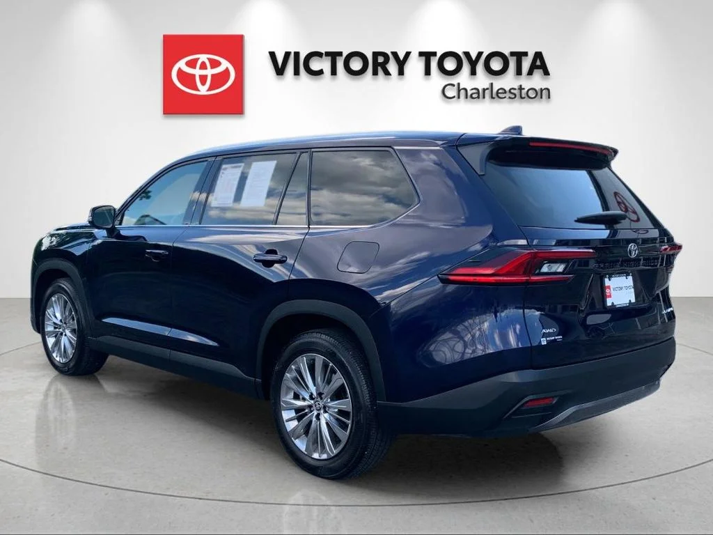 Used 2025  Toyota Platinum image 3