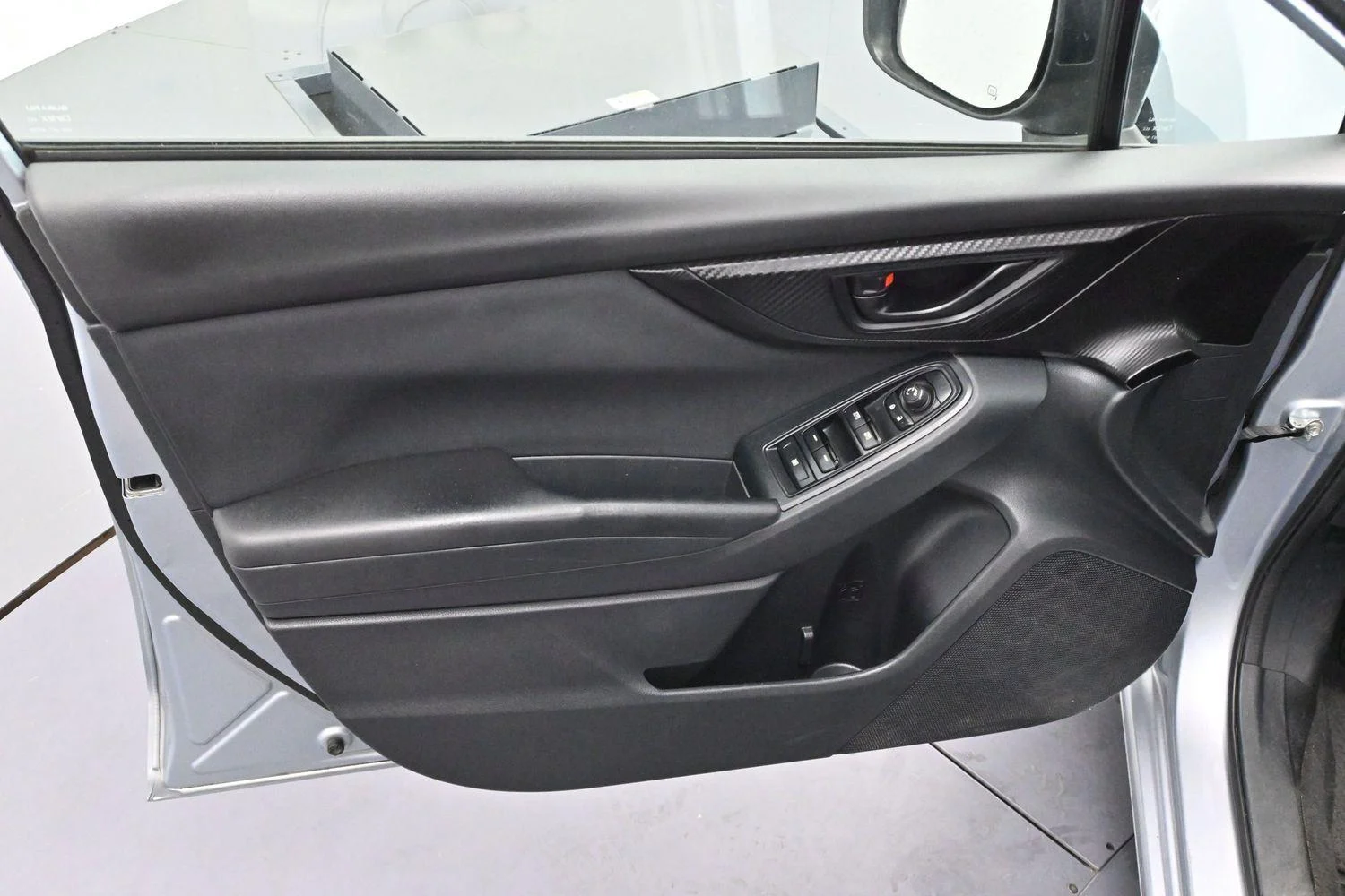 Used 2019 Ice Silver Metallic Subaru Premium image 9